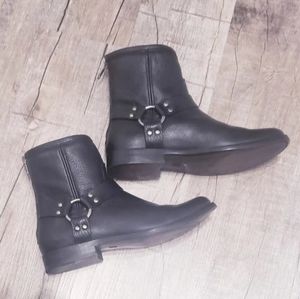 FRYE Portia Harness Back Zip black leather ankle Boots